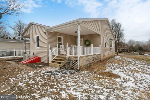 38 STANLEY DR, New Oxford, PA 17350