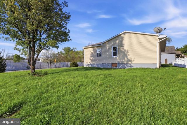 38 STANLEY DR, New Oxford, PA 17350