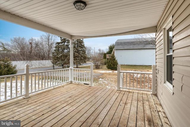 38 STANLEY DR, New Oxford, PA 17350