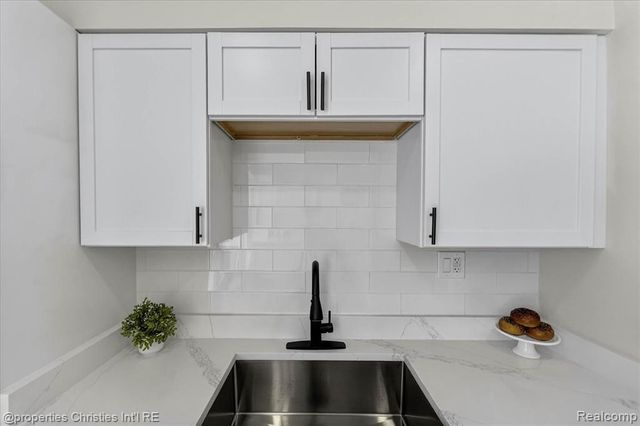 32651 5 Mile Road 15, Livonia, MI 48154