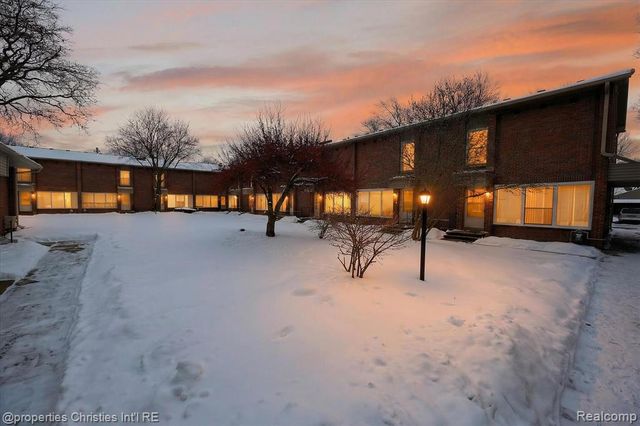 32651 5 Mile Road 15, Livonia, MI 48154