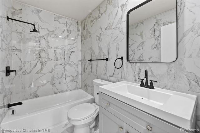 32651 5 Mile Road 15, Livonia, MI 48154