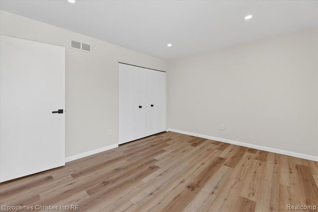 32651 5 Mile Road 15, Livonia, MI 48154