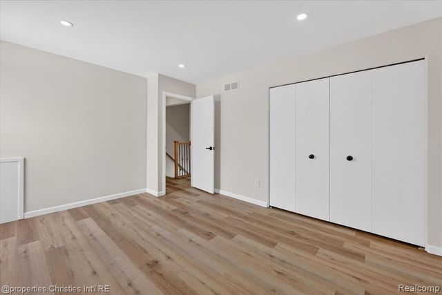 32651 5 Mile Road 15, Livonia, MI 48154