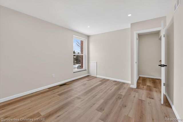 32651 5 Mile Road 15, Livonia, MI 48154