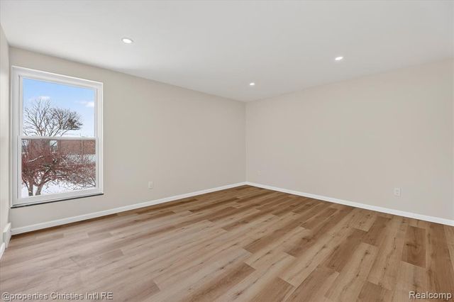 32651 5 Mile Road 15, Livonia, MI 48154