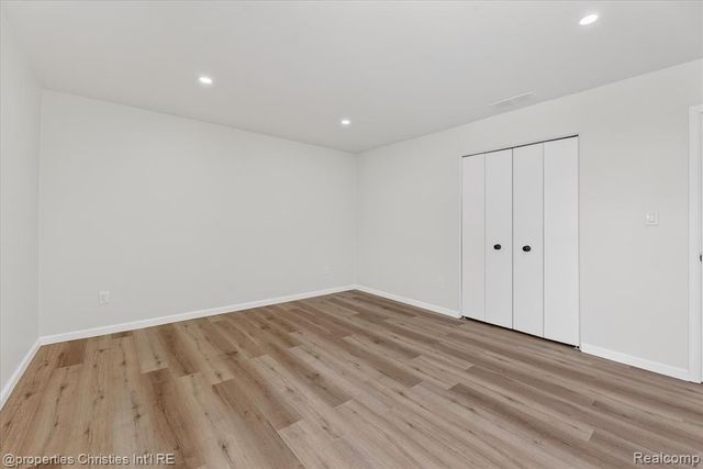 32651 5 Mile Road 15, Livonia, MI 48154