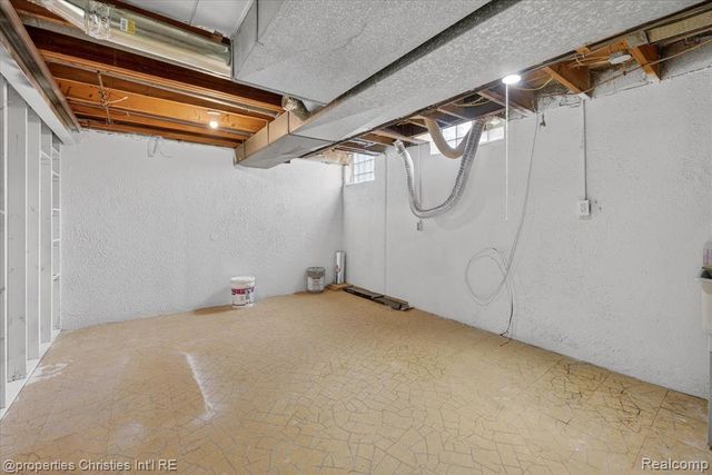 32651 5 Mile Road 15, Livonia, MI 48154