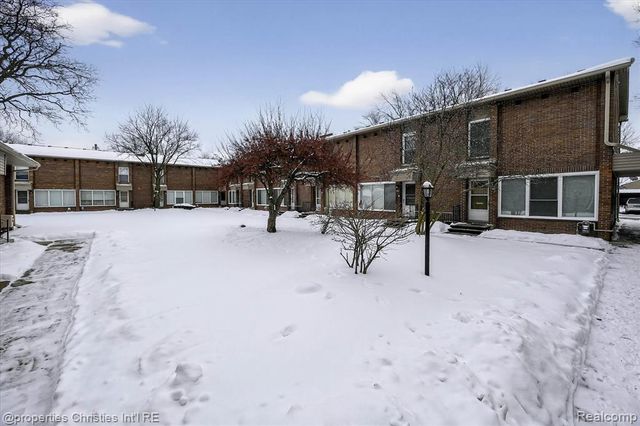 32651 5 Mile Road 15, Livonia, MI 48154