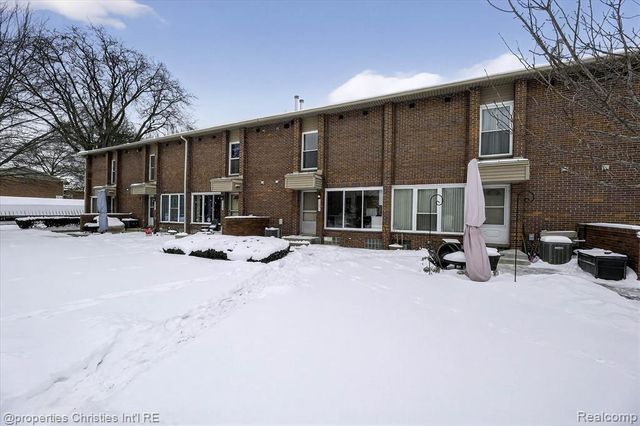 32651 5 Mile Road 15, Livonia, MI 48154