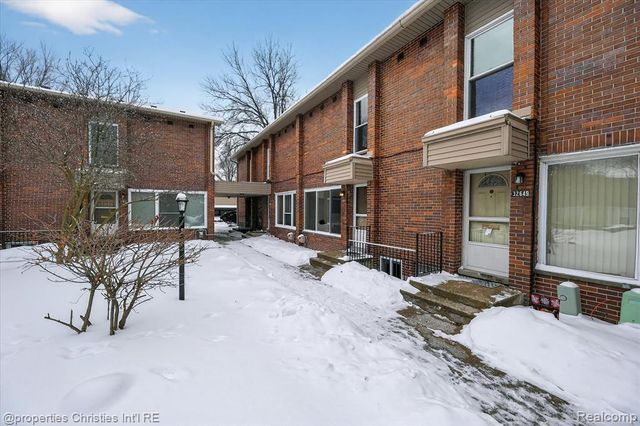 32651 5 Mile Road 15, Livonia, MI 48154