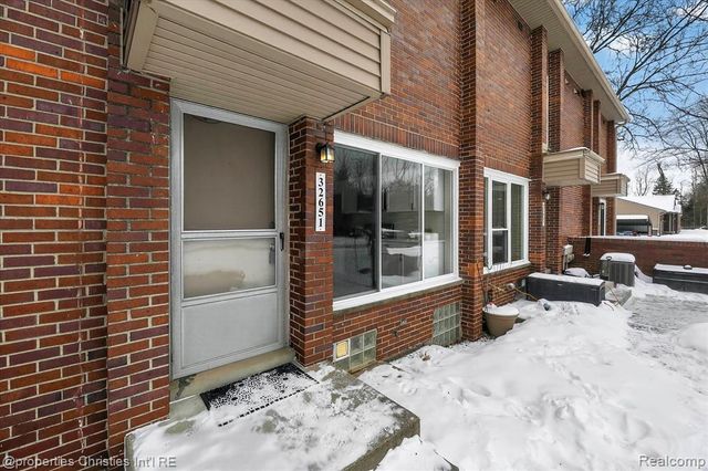 32651 5 Mile Road 15, Livonia, MI 48154