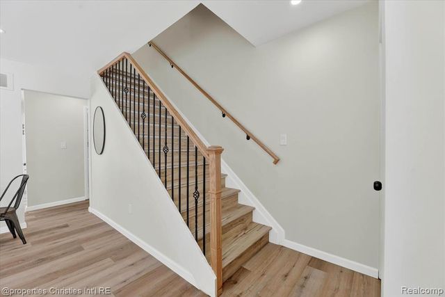 32651 5 Mile Road 15, Livonia, MI 48154