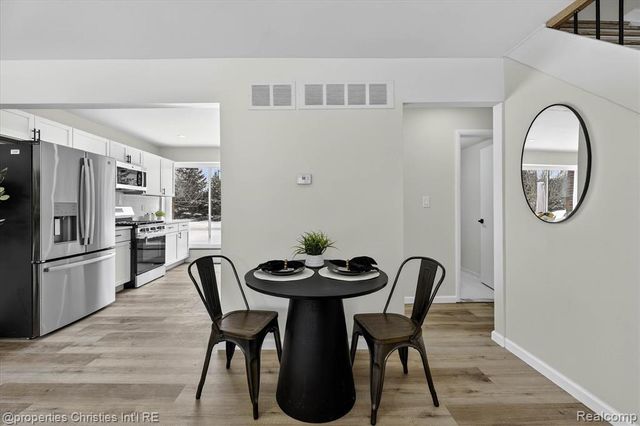 32651 5 Mile Road 15, Livonia, MI 48154