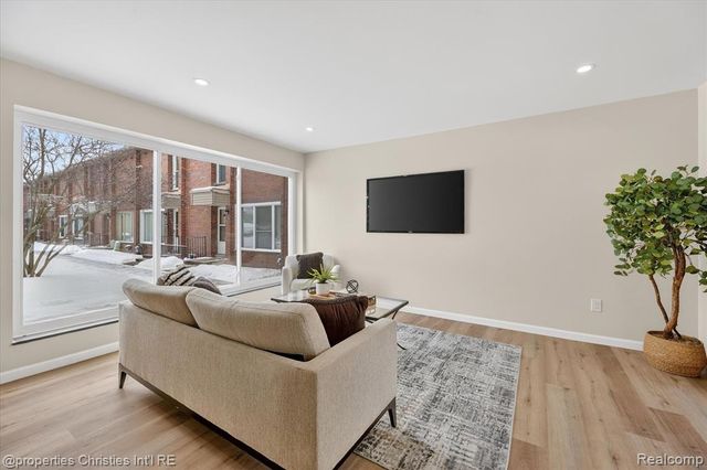 32651 5 Mile Road 15, Livonia, MI 48154