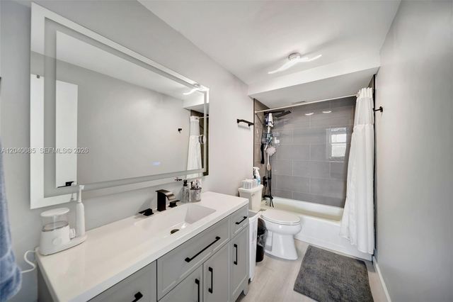 427 Golden Isles Drive 16H, Hallandale Beach, FL 33009