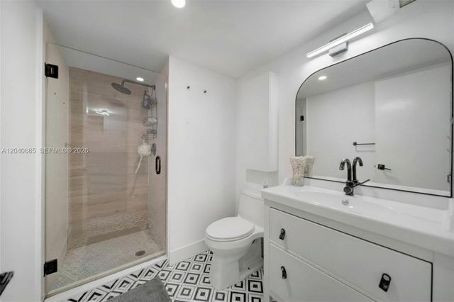 427 Golden Isles Drive 16H, Hallandale Beach, FL 33009