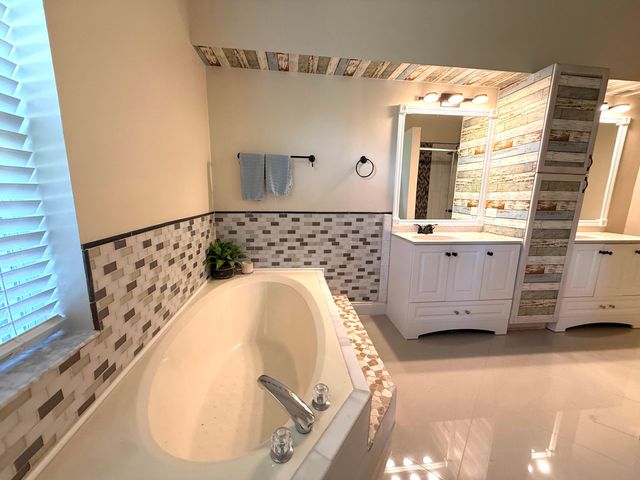 14703 N 71st Pl Place N, The Acreage, FL 33470