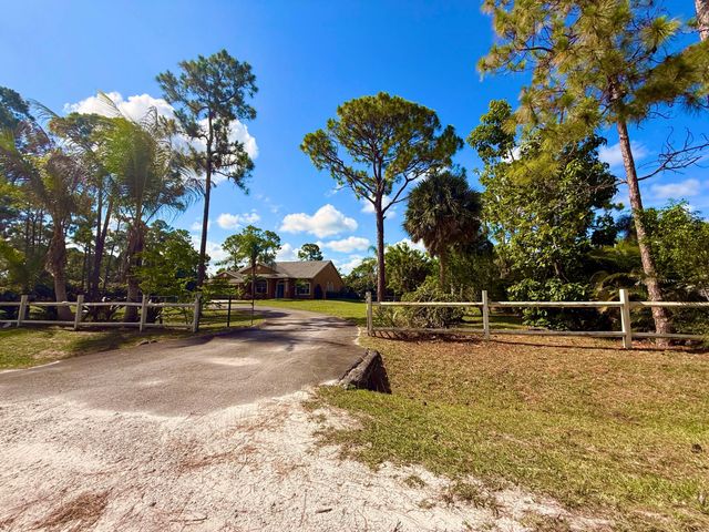 14703 N 71st Pl Place N, The Acreage, FL 33470