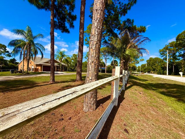 14703 N 71st Pl Place N, The Acreage, FL 33470