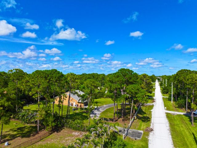 14703 N 71st Pl Place N, The Acreage, FL 33470