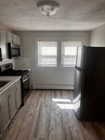 62 Willow Ave 2, Quincy, MA 02170