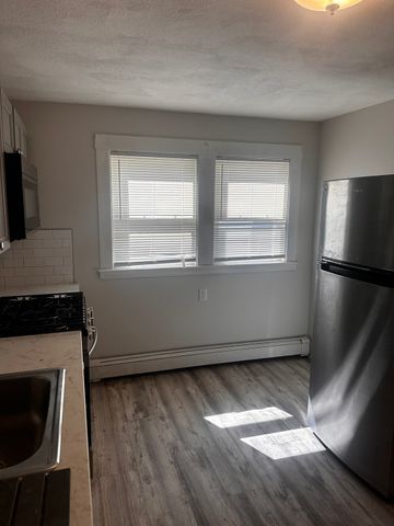 62 Willow Ave 2, Quincy, MA 02170