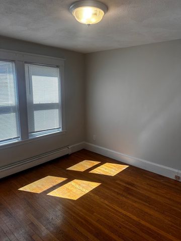 62 Willow Ave 2, Quincy, MA 02170