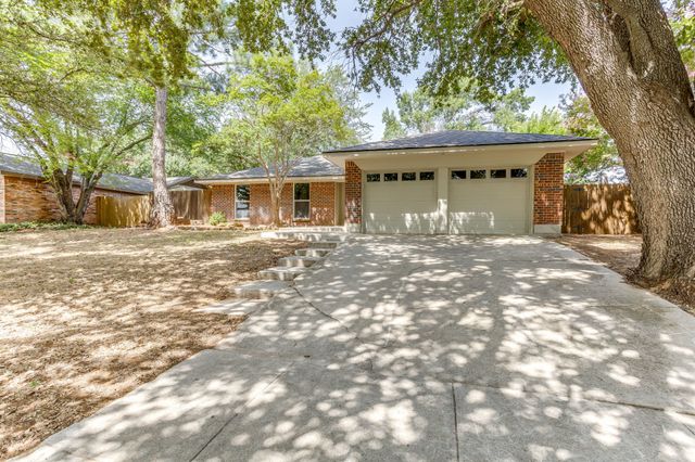 2709 Springbrooke Drive, Hurst, TX 76054