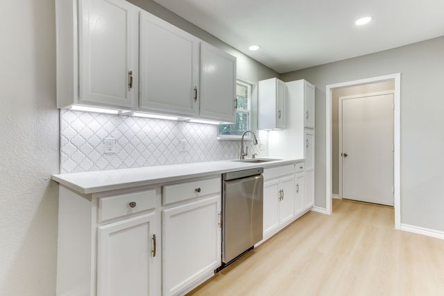2709 Springbrooke Drive, Hurst, TX 76054
