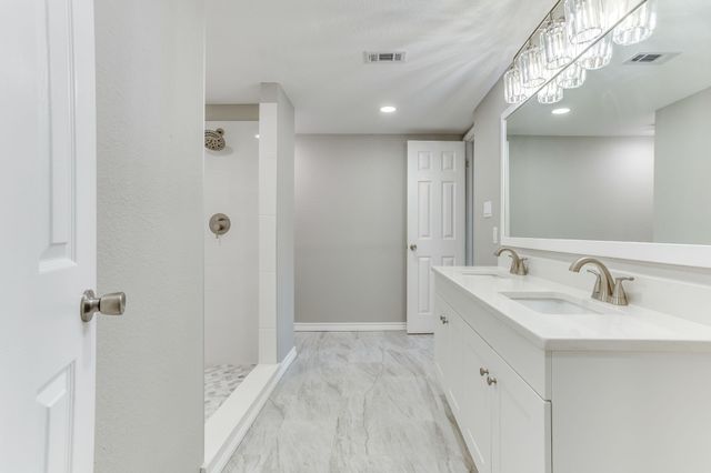 2709 Springbrooke Drive, Hurst, TX 76054