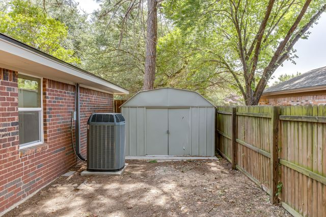 2709 Springbrooke Drive, Hurst, TX 76054