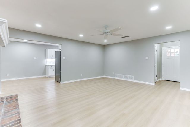 2709 Springbrooke Drive, Hurst, TX 76054