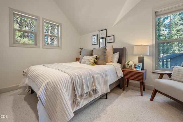 60775 Currant Way, Bend, OR 97702