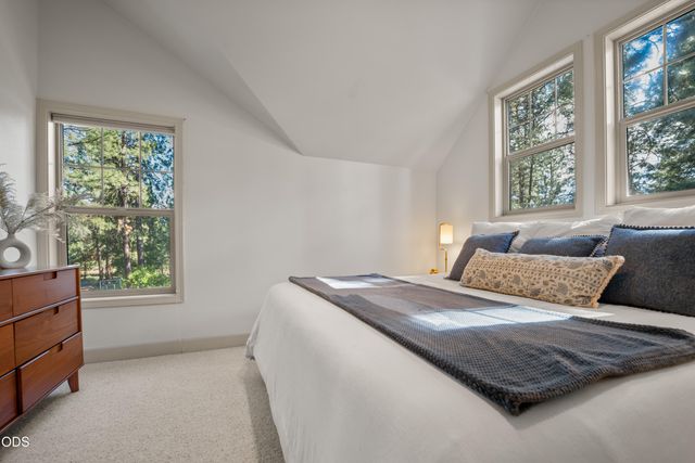 60775 Currant Way, Bend, OR 97702