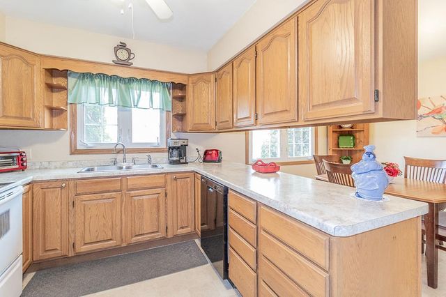 828 W WARREN STREET, New London, WI 54961