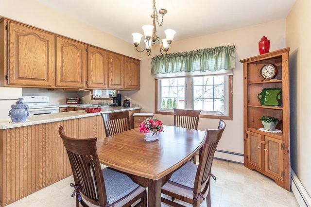 828 W WARREN STREET, New London, WI 54961