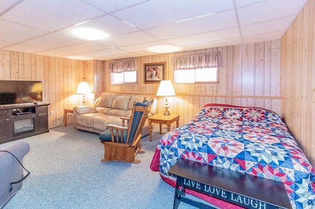 828 W WARREN STREET, New London, WI 54961