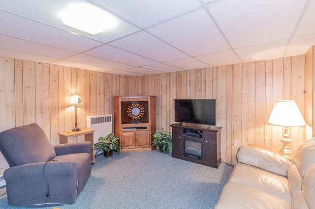 828 W WARREN STREET, New London, WI 54961