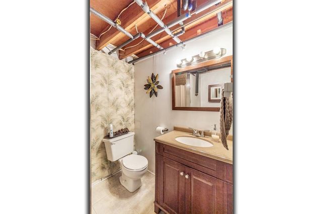 828 W WARREN STREET, New London, WI 54961