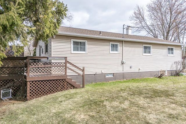 828 W WARREN STREET, New London, WI 54961
