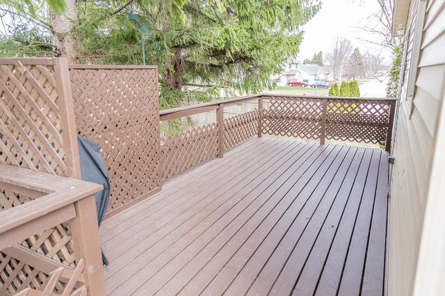 828 W WARREN STREET, New London, WI 54961