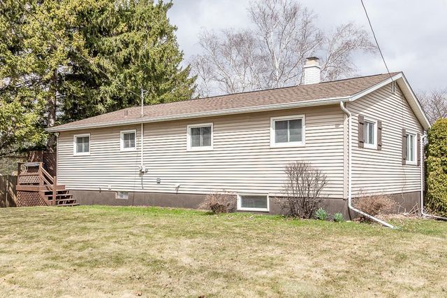 828 W WARREN STREET, New London, WI 54961