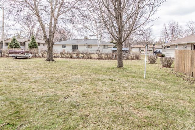 828 W WARREN STREET, New London, WI 54961