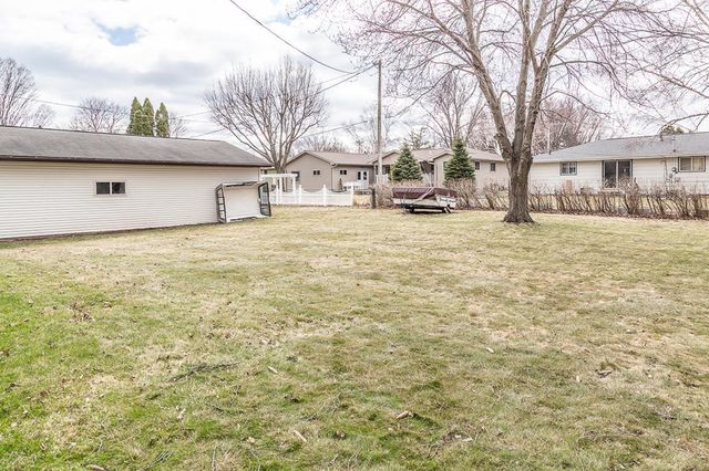 828 W WARREN STREET, New London, WI 54961