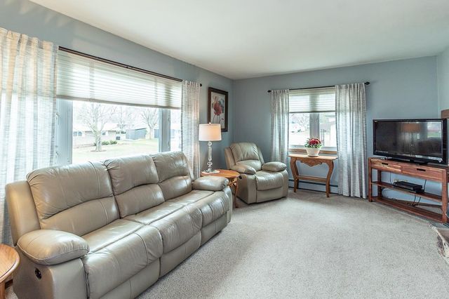 828 W WARREN STREET, New London, WI 54961