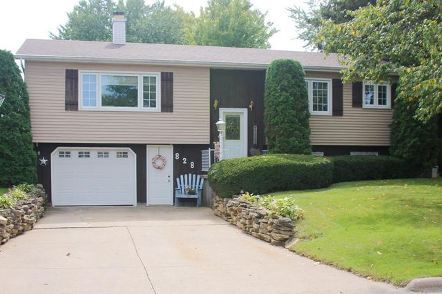 828 W WARREN STREET, New London, WI 54961