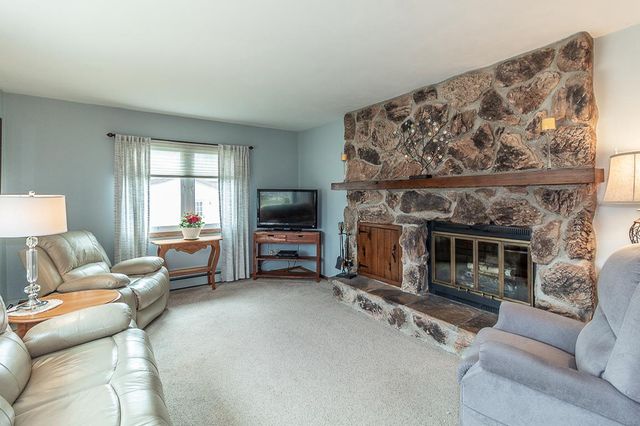828 W WARREN STREET, New London, WI 54961