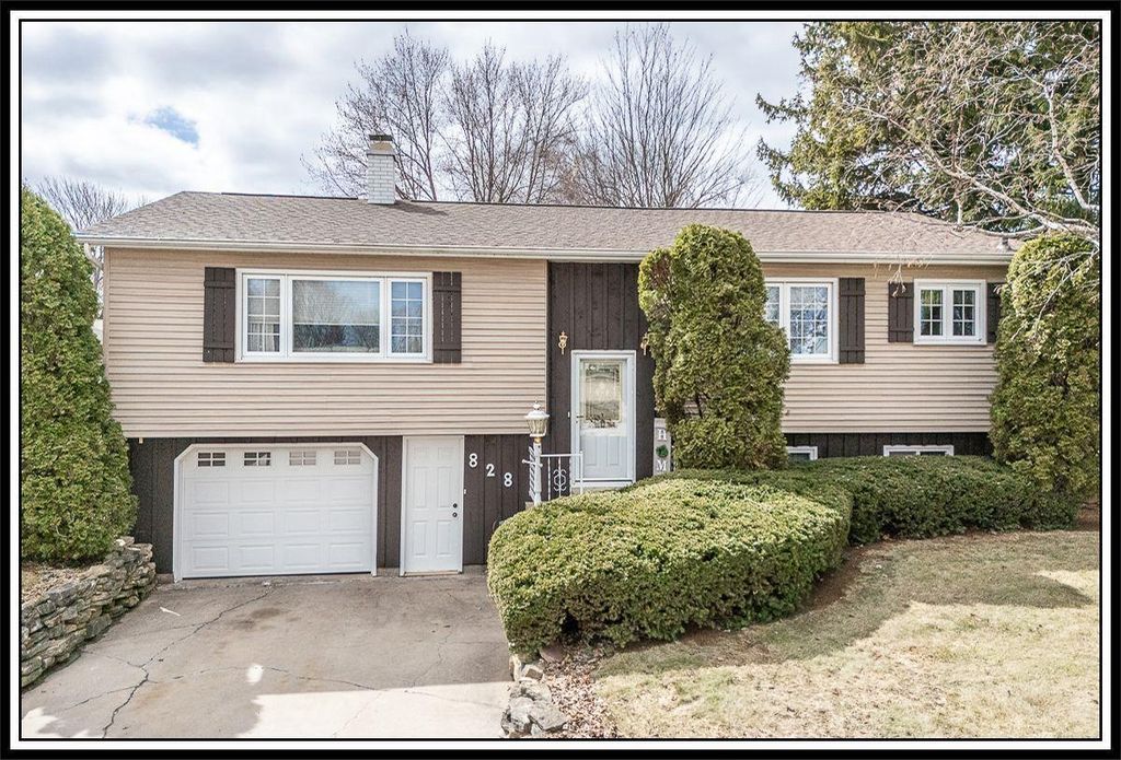 828 W WARREN STREET, New London, WI 54961