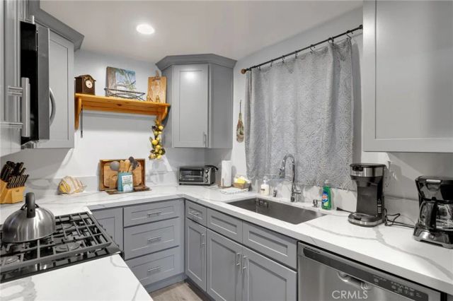 42651 Falcon Avenue, Big Bear Lake, CA 92315
